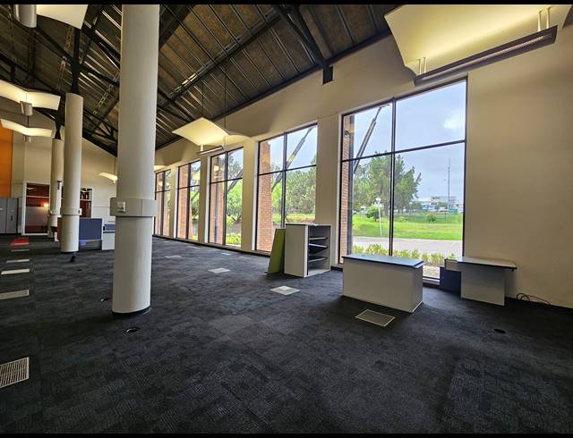 3,888M² OFFICE TO LET IN LONGMEADOW